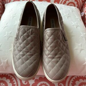Steve Madden ECENTRCQ Quilted Slip On Loafer Sneaker Women 9.5 M Shoes Beige Tan